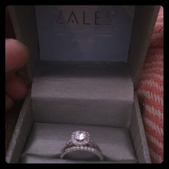 Gorgeous wedding ring set size 6